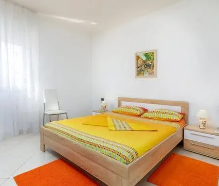 Apartment Jela Fazana