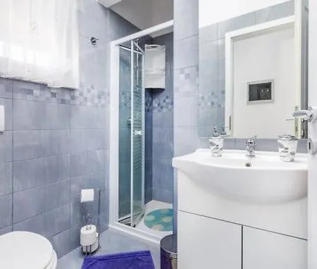 Jela Apartment *